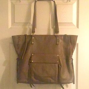 Kooba” Leather Taupe Bag🦋🌸